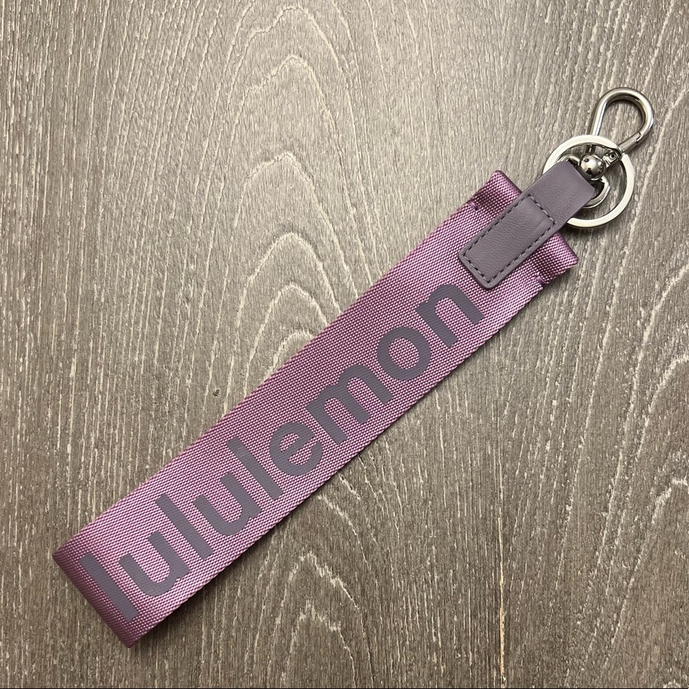 Lululemon Never lost Keychain